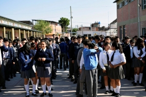 ENTREGARON MINUTA QUE DESTACA LA ACTIVIDAD SOLIDARIA DE ALUMNOS DE LA ENET N&ordm; 2