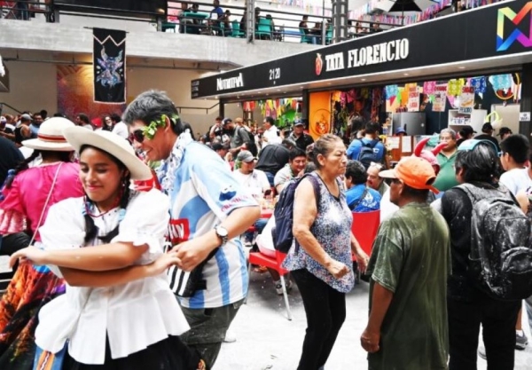 Los compadres disfrutaron su d&iacute;a en el Mercado 6 de Agosto