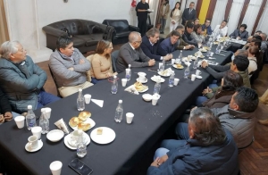 Sadir se reuni&oacute; con intendentes y comisionados