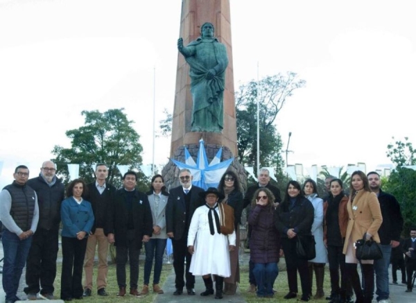 Jorge rindi&oacute; homenaje al Can&oacute;nigo Gorriti y a Juana Azurduy