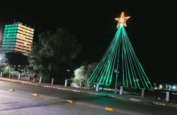 San Salvador de Jujuy comenz&oacute; la decoraci&oacute;n navide&ntilde;a