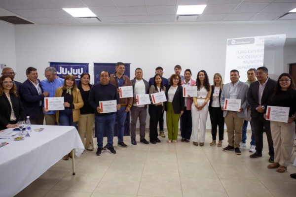 Firman Acta Acuerdo con "Municipios Alfabetizadores"