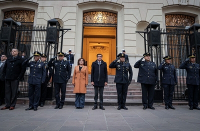 Izamiento de la Bandera Nacional en la Semana de la Polic&iacute;a