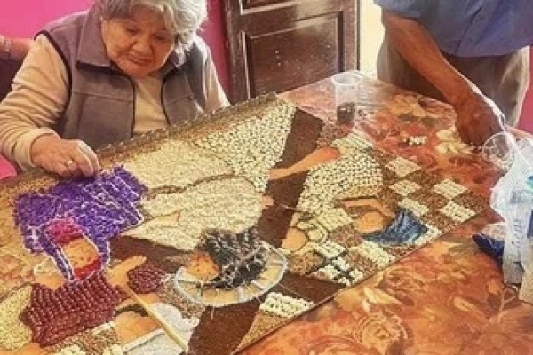 Adultos Mayores participaron de talleres por Pascuas