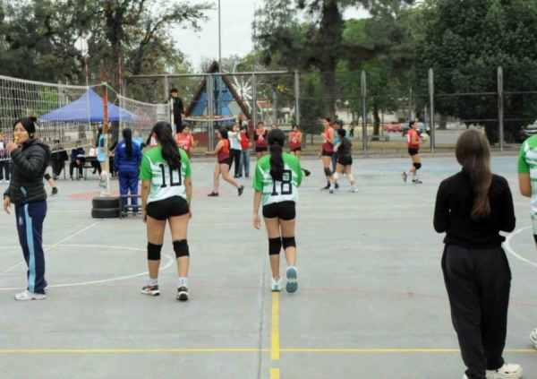Municipalidad acompa&ntilde;a un torneo de v&oacute;ley sub-16 intercolegial