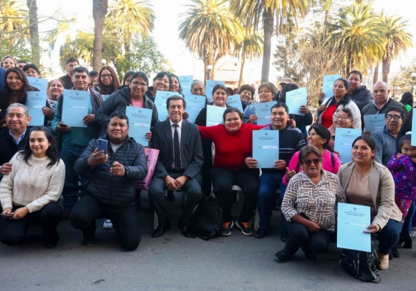 Sadir entreg&oacute; 70 escrituras a familias de Capital, Lozano y Guerrero