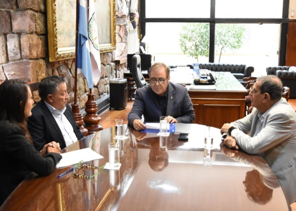 Bernis recibi&oacute; a inversores interesados en proyectos energ&eacute;ticos