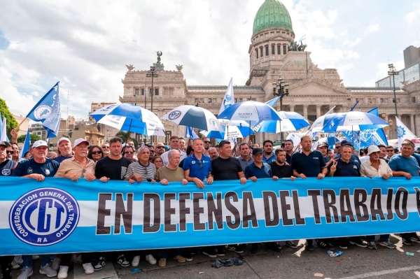 Tras una presentaci&oacute;n de la CGT, la Justicia suspendi&oacute; la aplicaci&oacute;n de 83 art&iacute;culos de la reforma laboral