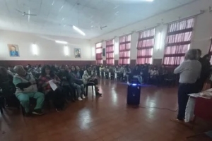 Importante convocatoria en la jornada "Las familias van a la escuela"