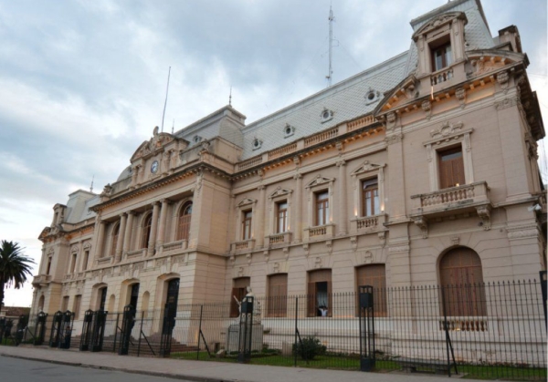 Reclamo policial. El Gobierno llamo a la calma y la paz social