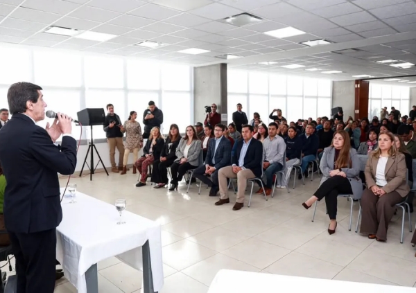 Mejora contractual para trabajadores de establecimientos educativos