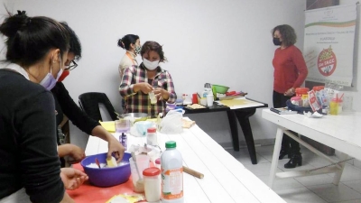 Personas con celiaqu&iacute;a participaron de un taller de cocina sin TACC