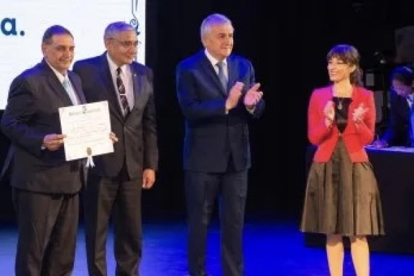 Morales entreg&oacute; t&iacute;tulos y tom&oacute; juramento a 62 licenciados y licenciadas del IUPS