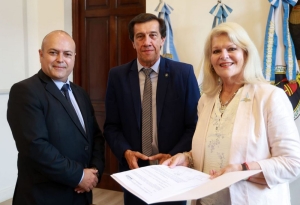 Sadir entreg&oacute; decreto de personer&iacute;a jur&iacute;dica a JUTOF