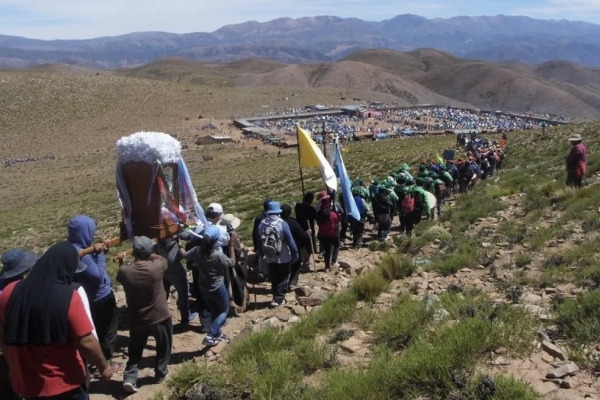 Habilitan paradas del transporte para los peregrinos a Punta Corral