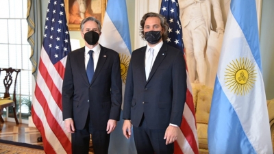 Cafiero regresa al pa&iacute;s con un "firme apoyo" de EEUU a la negociaci&oacute;n ante el FMI