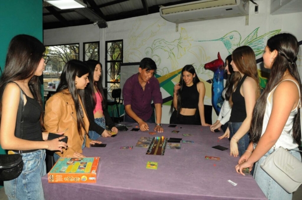 Candidatas a Representante Capital conocieron el Club de Emprendedores