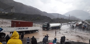 Corte de la Ruta Nacional N&deg; 9 a la altura del bad&eacute;n de Volc&aacute;n