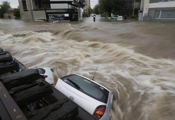 Tr&aacute;gico temporal en Bah&iacute;a Blanca: diez muertos, inundaciones y m&aacute;s de mil evacuados