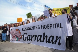 Los m&eacute;dicos residentes del Hospital Garrahan levantaron el paro