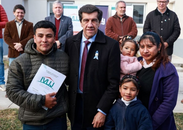 Sadir encabez&oacute; la entrega de 20 viviendas en Los Alisos