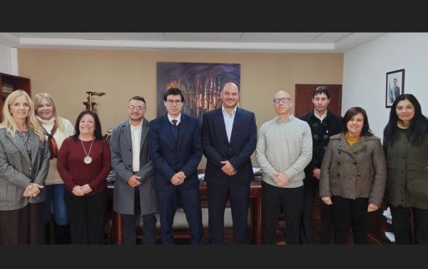 Finanzas p&uacute;blicas.Cardozo se reuni&oacute; con destacados economistas