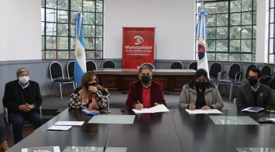 Municipio y gobierno firman nuevo convenio por adultos mayores