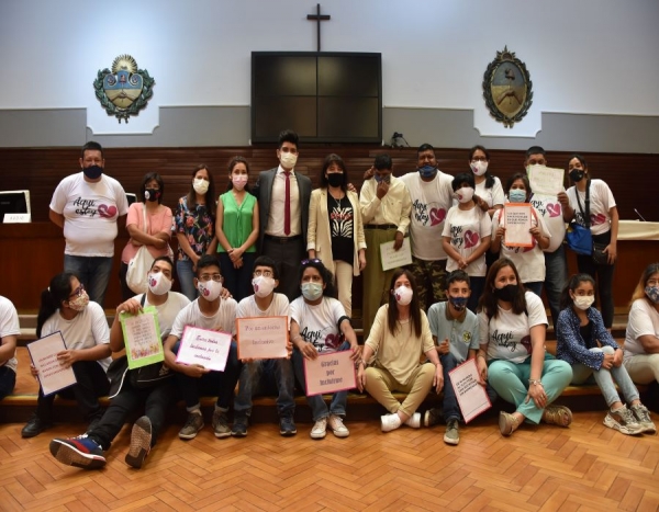 Fundaci&oacute;n Aqu&iacute; Estoy Jujuy fue recibida en la Legislatura