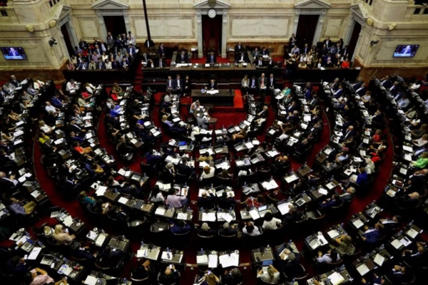 Registro de palomas, carnet de mochilero y otras normas que el Gobierno considera obsoletas: las claves del proyecto de Ley Hojarasca