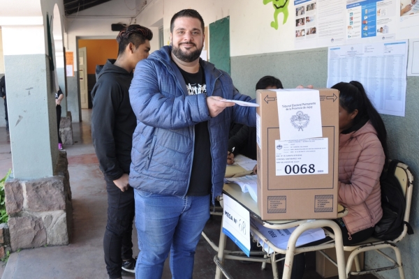 Vot&oacute; el candidato a concejal Iv&aacute;n Meri