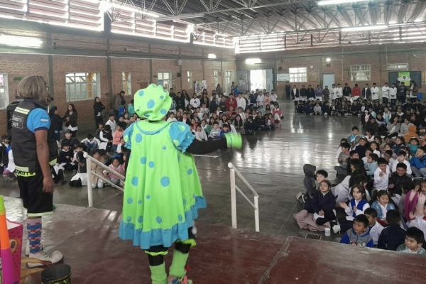 Payasos Par&iacute;s y Florcita regresan a las escuelas para ense&ntilde;ar educaci&oacute;n vial de manera divertida