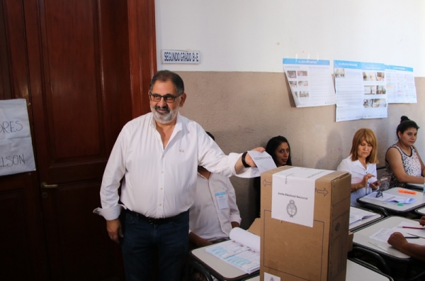 EL INTENDENTE JORGE VOT&Oacute; EN LA ESCUELA BELGRANO