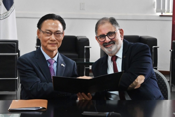 Embajador de Corea del Sur y lo declar&oacute; &ldquo;Visitante Distinguido&rdquo;