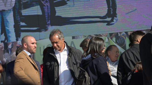 Gobernadores furiosos con Guzm&aacute;n porque amenaza con un fuerte ajuste a las provincias
