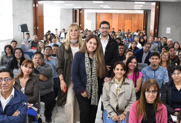 Formaci&oacute;n en ceremonial y protocolo para instituciones educativas