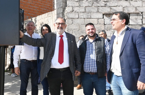 Nuevo sem&aacute;foro en Teniente L&oacute;pez y Av. Forestal de Alto Comedero