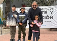 Intercambio de figuritas.El intendente Jorge promovi&oacute; el encuentro y el deporte