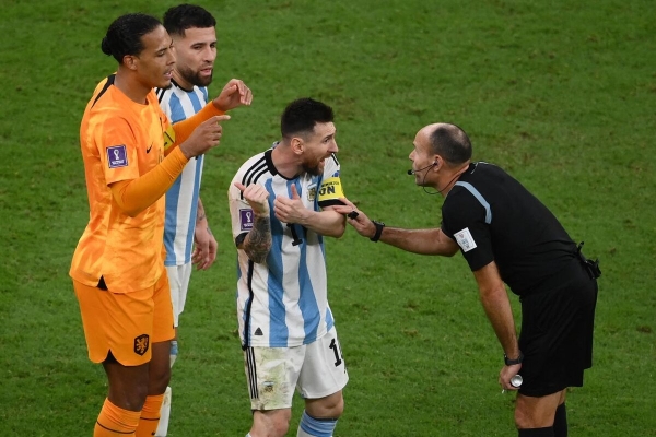 Mateu Lahoz, el &aacute;rbitro de Argentina vs Pa&iacute;ses Bajos, confes&oacute; que Lionel Messi lo llam&oacute; despu&eacute;s del partido