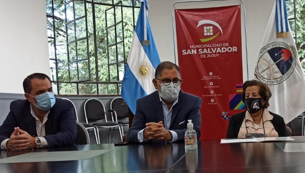 Municipio distingui&oacute; a Enriqueta Herrera de Narv&aacute;ez