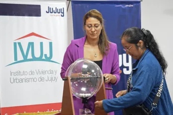 IVUJ: 20 familias conocieron la ubicaci&oacute;n de sus futuras casas