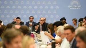 La oposici&oacute;n propuso cambios clave a la Ley &Oacute;mnibus y ahora espera una respuesta del Ejecutivo que destrabe la negociaci&oacute;n