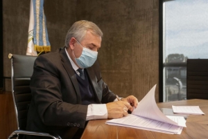 Morales firm&oacute; un pr&eacute;stamo de 2.500 millones de pesos para la provincia