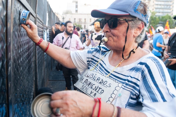 La marcha por los jubilados volvi&oacute; a ser masiva y el mega operativo frente al Congreso evit&oacute; otra jornada de enfrentamientos