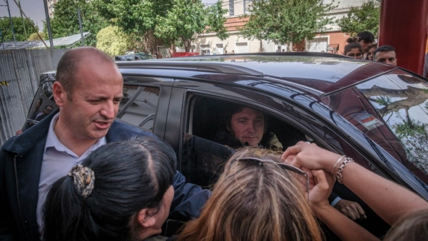 Milei llam&oacute; enojado a Macri porque lo expuso a la derrota y no fue a votar