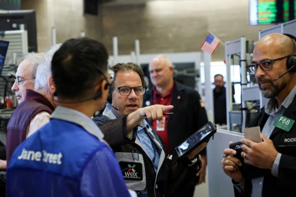 Mercados en &ldquo;cuenta regresiva&rdquo;: leve mejora para acciones y ca&iacute;da para los bonos argentinos en Wall Street