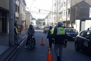 Controles de tr&aacute;nsito en el centro de la ciudad
