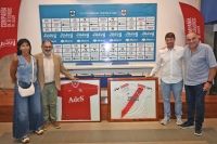 El municipio capitalino don&oacute; camisetas autografiadas al Club Gimnasia y Esgrima de Jujuy para su Museo