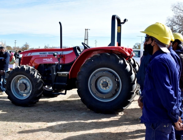 Tractor para la localidad de La Intermedia