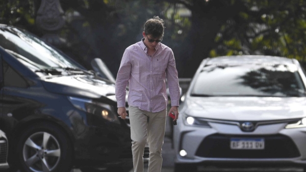 Fracaso de Santiago Caputo en la licitaci&oacute;n de la Hidrov&iacute;a: al final s&oacute;lo se present&oacute; un oferente