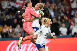 Mundial femenino: la buena suerte salv&oacute; a Inglaterra